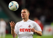 开云官网-老鹰终结76人，浓眉在F1赛道接管比赛，跨界竞技的终极隐喻