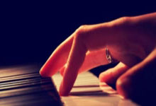 开云官网-part1：篮球王朝攻陷足球圣地？一场离奇热搜的诞生