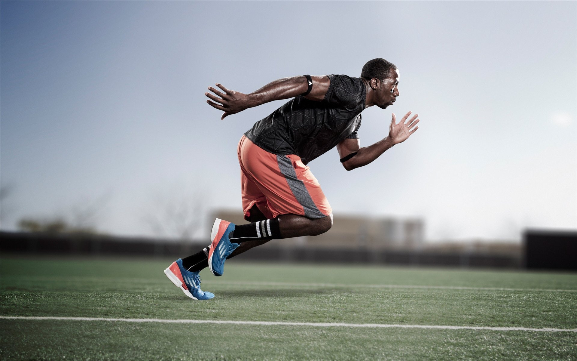 赛道与球场，乔治的F1接管与马刺淘汰老鹰的启示