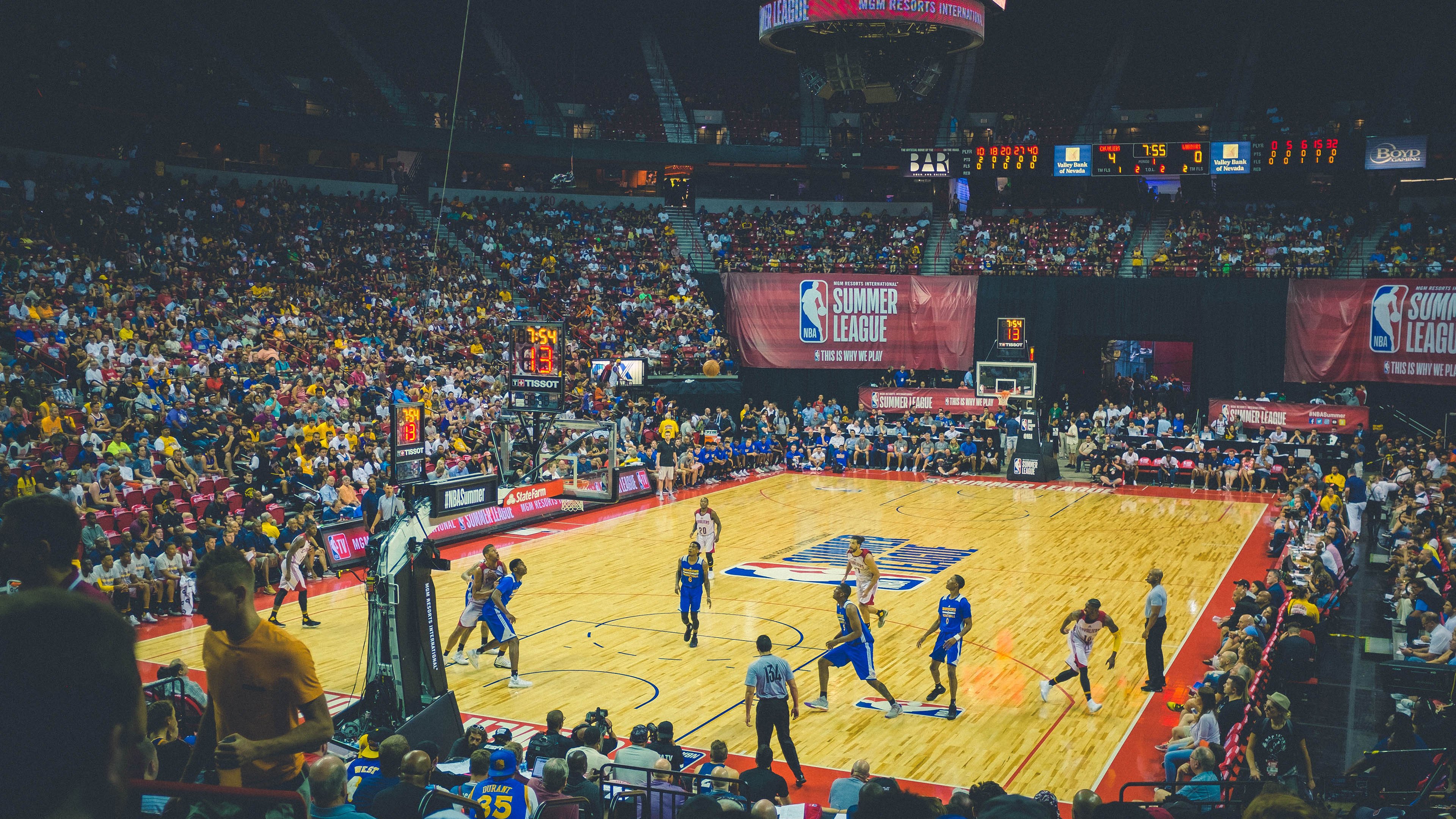 上海队力克勇士，米切尔持续制造杀伤