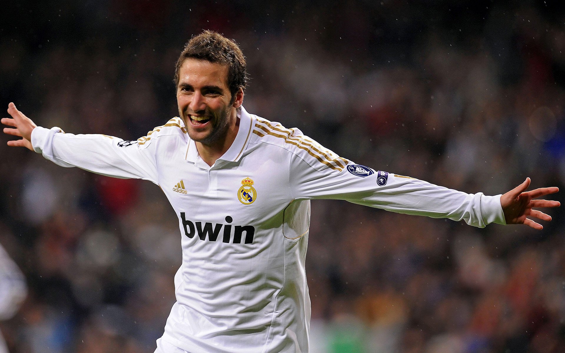 阿什拉夫掌控全场,丹麦对阵利物浦的战术棋局