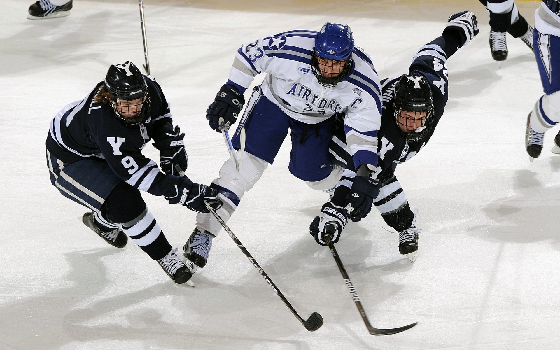 迈凯伦完胜哈斯车队,佩雷兹带队取胜的战术与意志之战