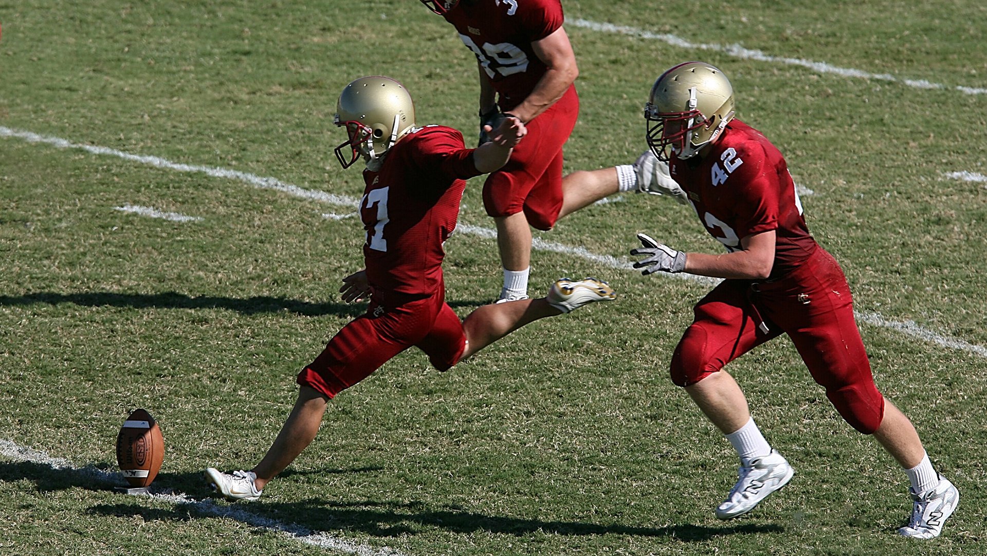 掘金碾压公牛,约基奇惊艳四座,一场现代篮球的华丽演绎